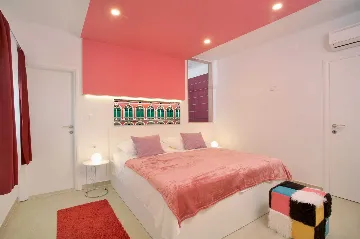 Spacious Family Villa with Pool in Podstrana