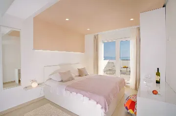 Spacious Family Villa with Pool in Podstrana