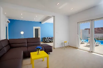 Spacious Family Villa with Pool in Podstrana