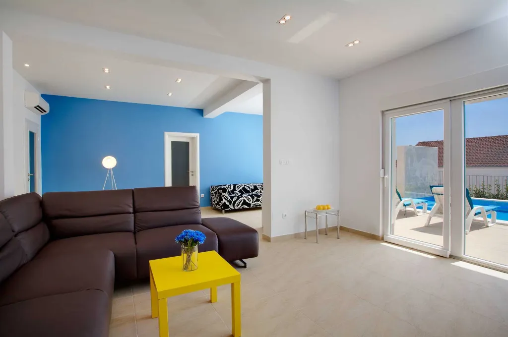 Spacious Family Villa with Pool in Podstrana
