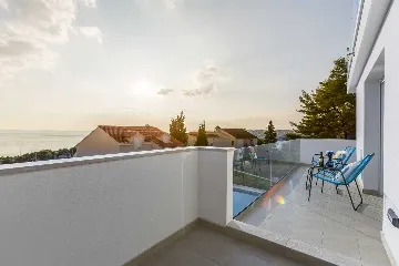 Spacious Family Villa with Pool in Podstrana