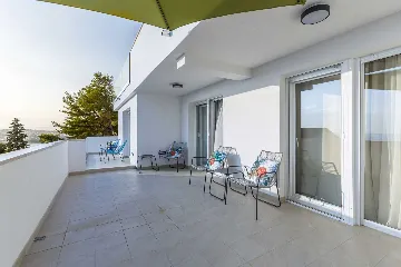 Spacious Family Villa with Pool in Podstrana