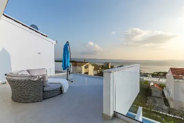 Spacious Family Villa with Pool in Podstrana