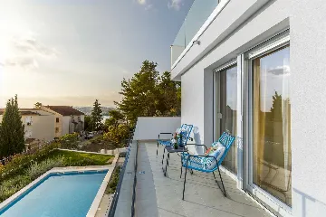 Spacious Family Villa with Pool in Podstrana