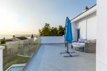 Spacious Family Villa with Pool in Podstrana