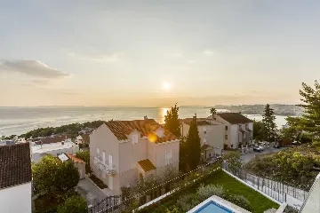 Spacious Family Villa with Pool in Podstrana