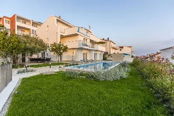Spacious Family Villa with Pool in Podstrana