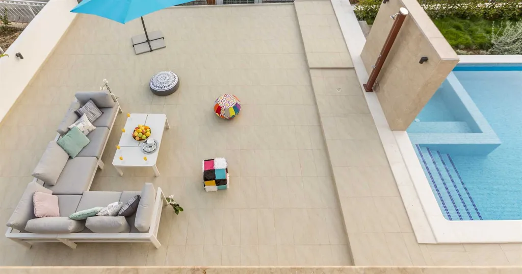 Spacious Family Villa with Pool in Podstrana