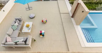 Spacious Family Villa with Pool in Podstrana