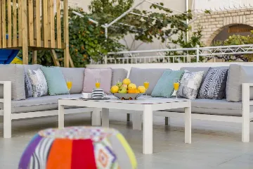 Spacious Family Villa with Pool in Podstrana