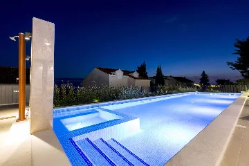 Spacious Family Villa with Pool in Podstrana