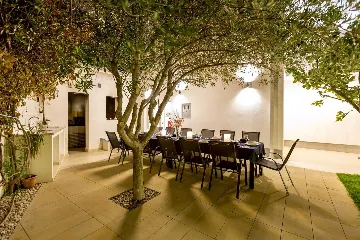 Spacious Family Villa with Pool in Podstrana