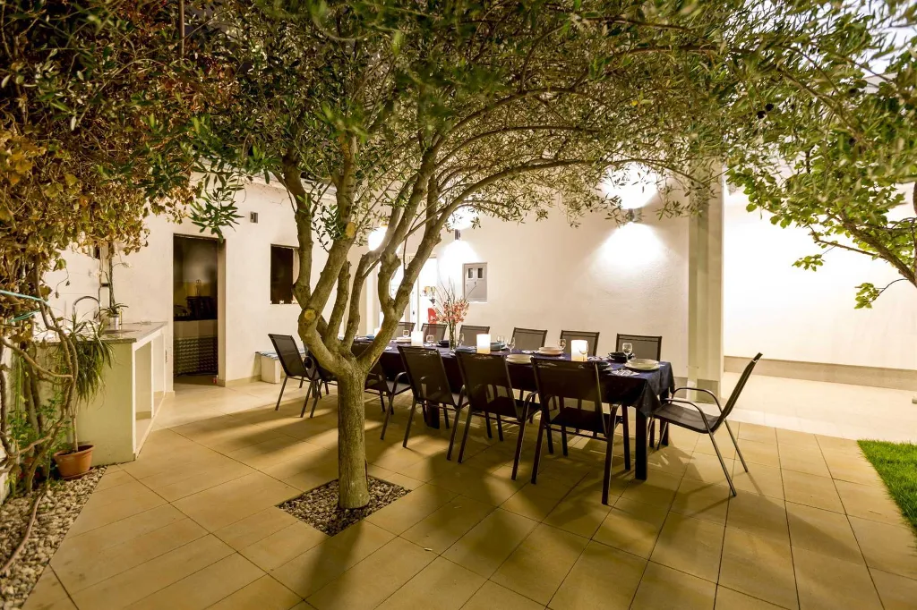 Spacious Family Villa with Pool in Podstrana