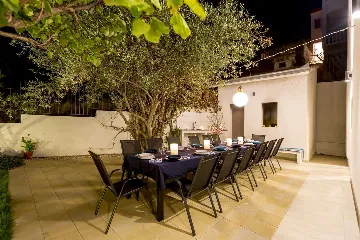 Spacious Family Villa with Pool in Podstrana