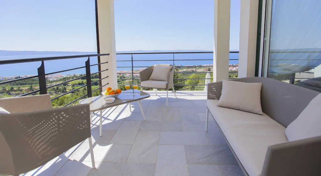 Contemporary Villa with Pool in Podstrana