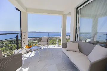 Contemporary Villa with Pool in Podstrana