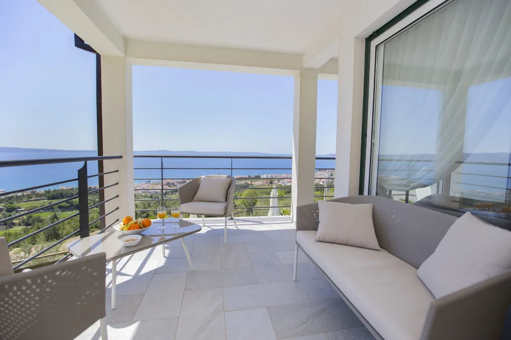 Contemporary Villa with Pool in Podstrana