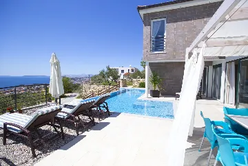 Contemporary Villa with Pool in Podstrana
