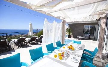 Contemporary Villa with Pool in Podstrana