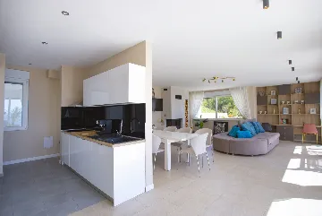 Contemporary Villa with Pool in Podstrana