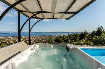 Modern Panorama Villa with Pool in Kaštel Stari