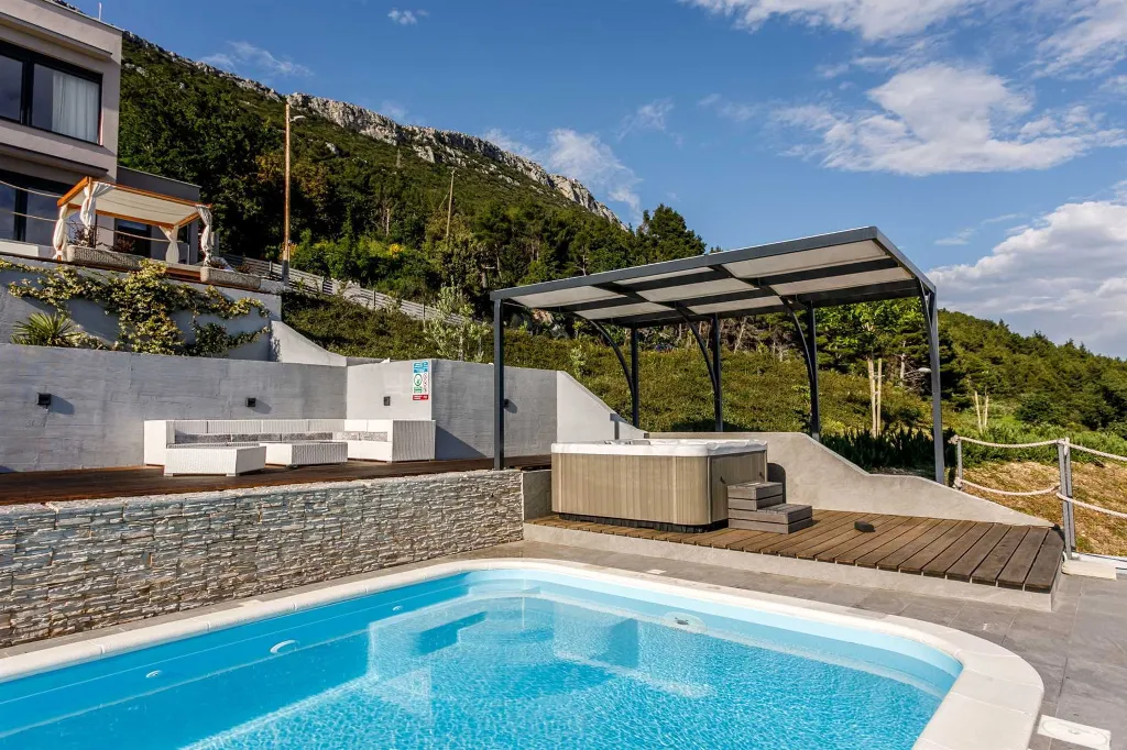 Modern Panorama Villa with Pool in Kaštel Stari