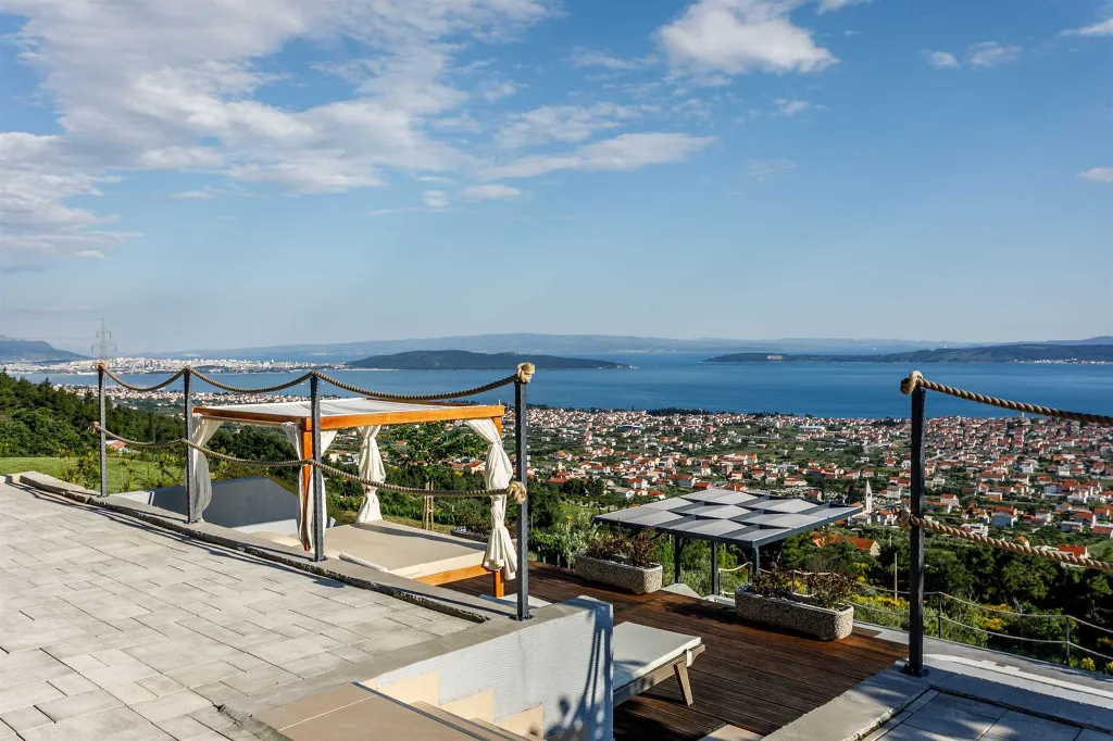 Modern Panorama Villa with Pool in Kaštel Stari