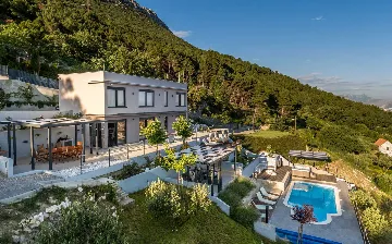 Modern Panorama Villa with Pool in Kaštel Stari