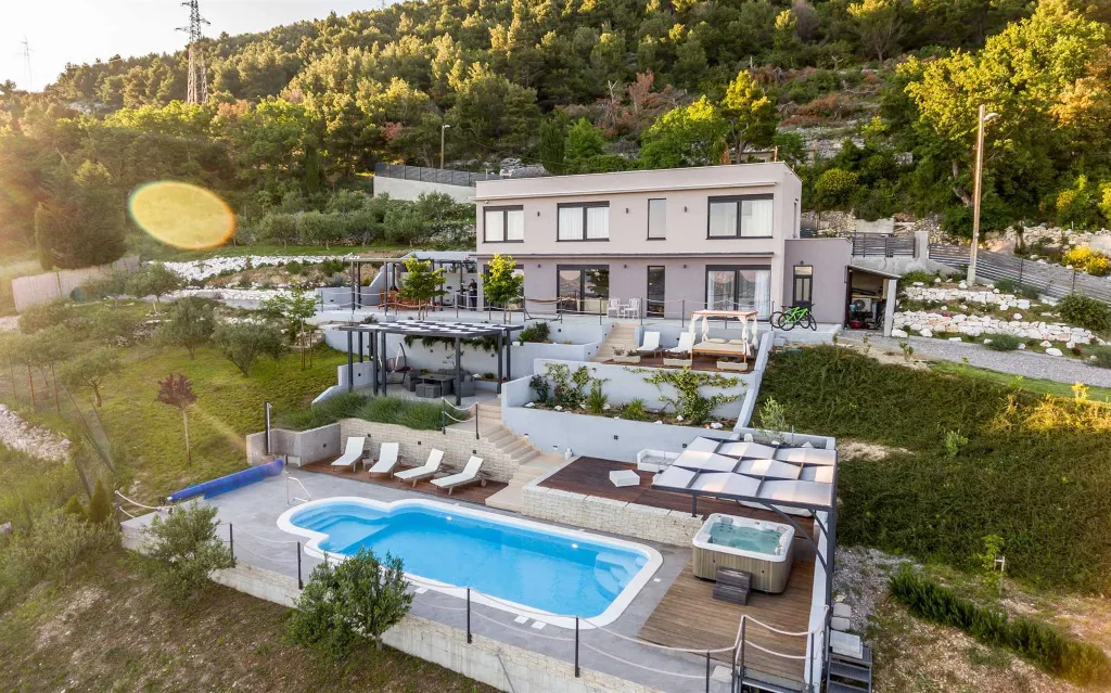 Modern Panorama Villa with Pool in Kaštel Stari