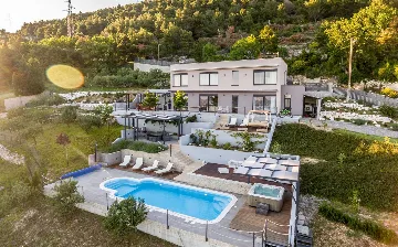 Modern Panorama Villa with Pool in Kaštel Stari