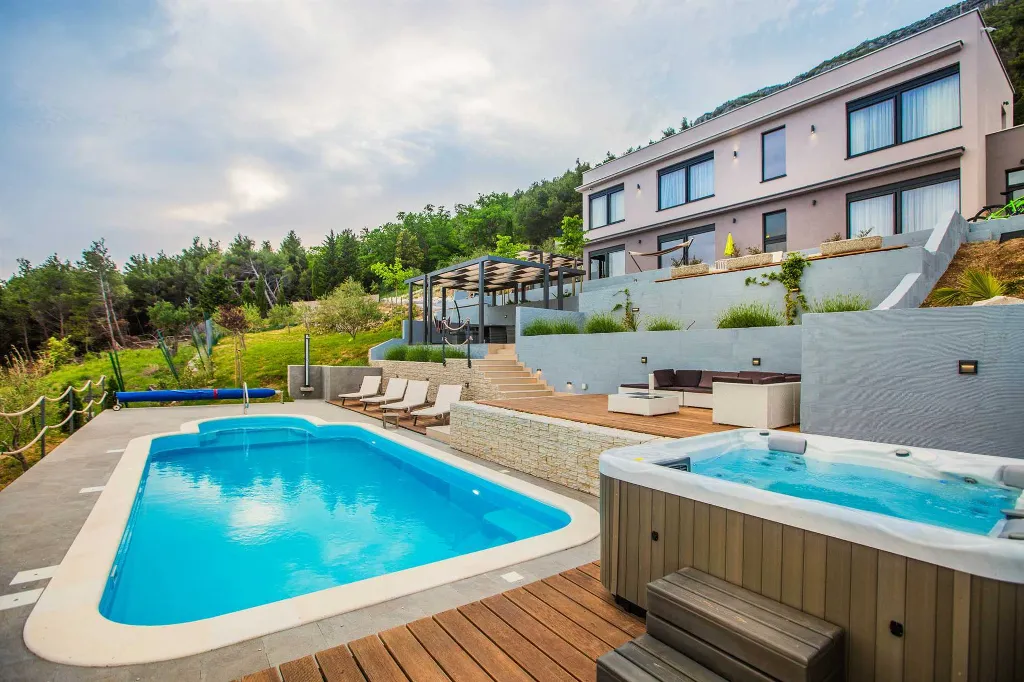 Modern Panorama Villa with Pool in Kaštel Stari