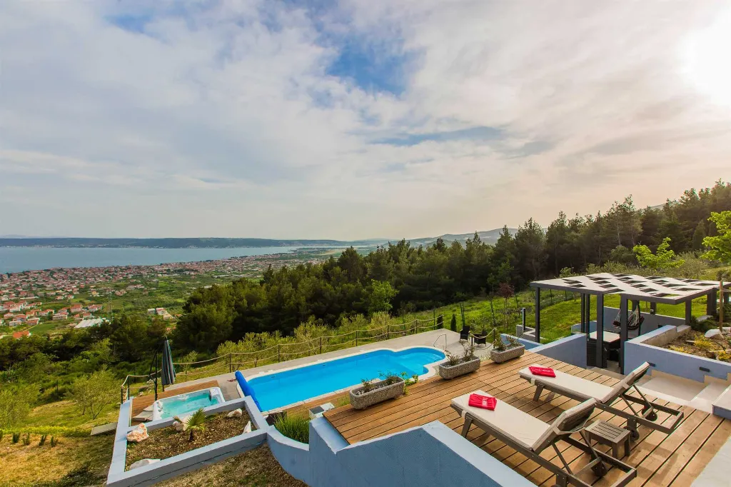 Modern Panorama Villa with Pool in Kaštel Stari