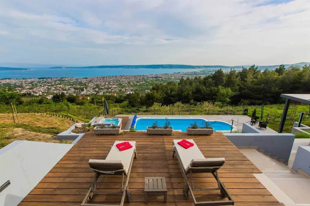 Modern Panorama Villa with Pool in Kaštel Stari