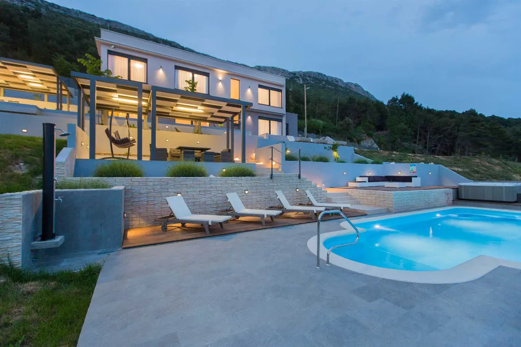 Modern Panorama Villa with Pool in Kaštel Stari