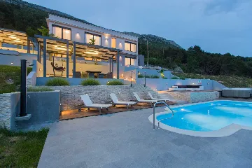 Modern Panorama Villa with Pool in Kaštel Stari