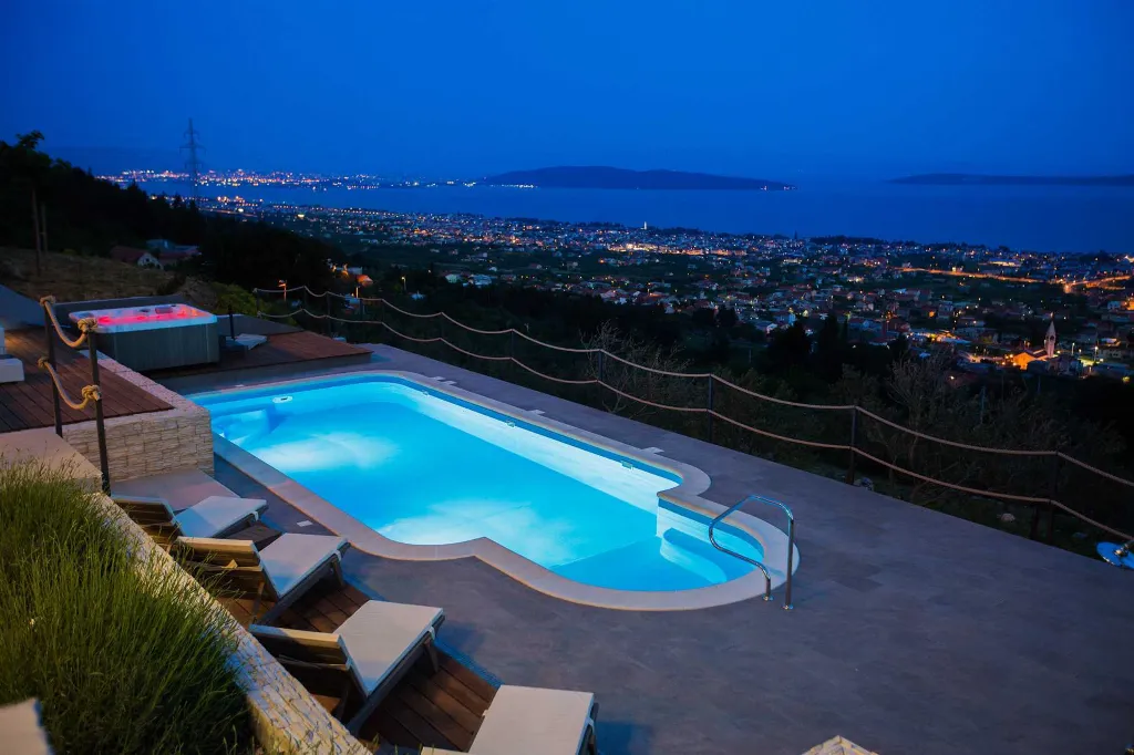 Modern Panorama Villa with Pool in Kaštel Stari
