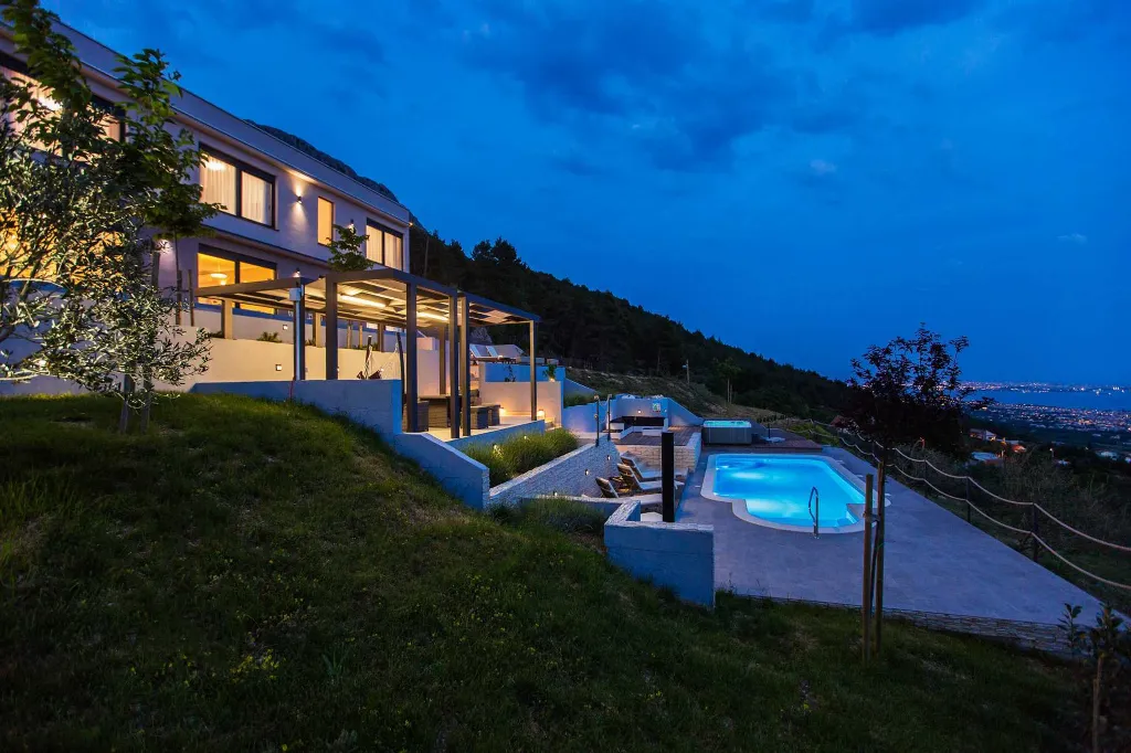 Modern Panorama Villa with Pool in Kaštel Stari
