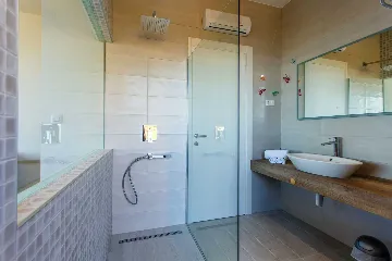 Modern Panorama Villa with Pool in Kaštel Stari