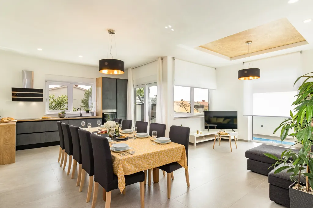 Contemporary Villa with Heated Pool in Pula