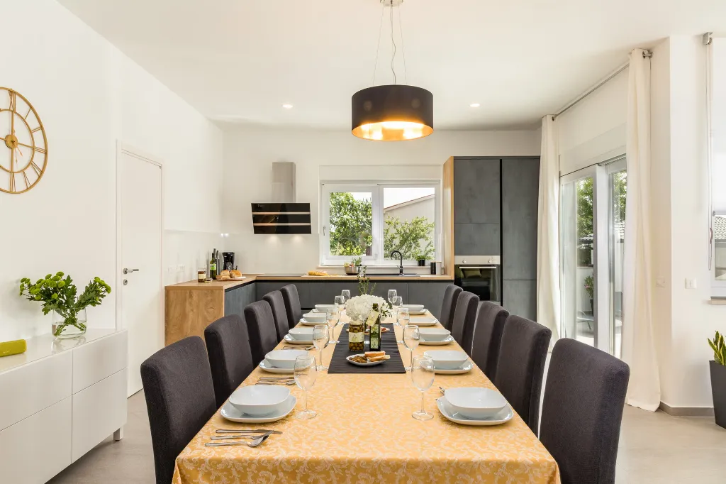 Contemporary Villa with Heated Pool in Pula