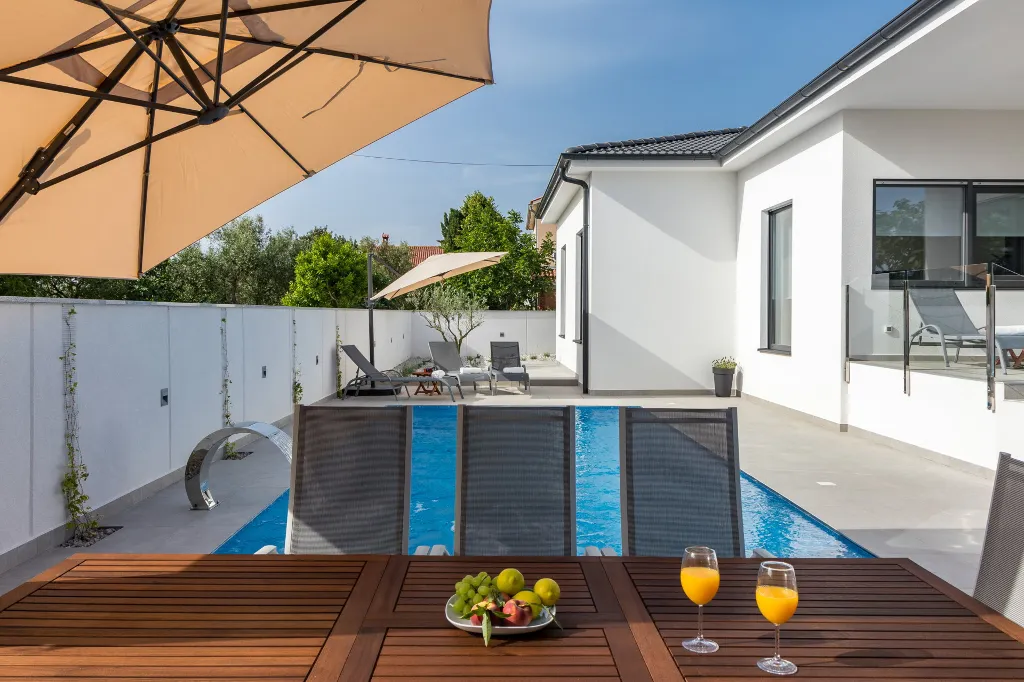 Contemporary Villa with Heated Pool in Pula