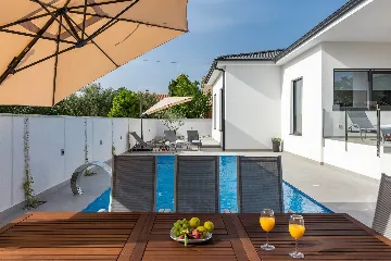 Contemporary Villa with Heated Pool in Pula