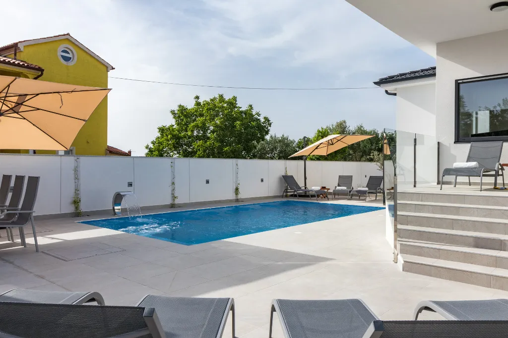 Contemporary Villa with Heated Pool in Pula