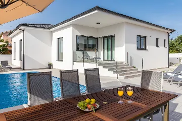 Contemporary Villa with Heated Pool in Pula