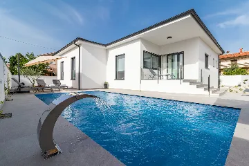 Contemporary Villa with Heated Pool in Pula
