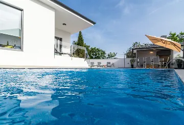 Contemporary Villa with Heated Pool in Pula