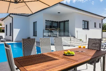 Contemporary Villa with Heated Pool in Pula