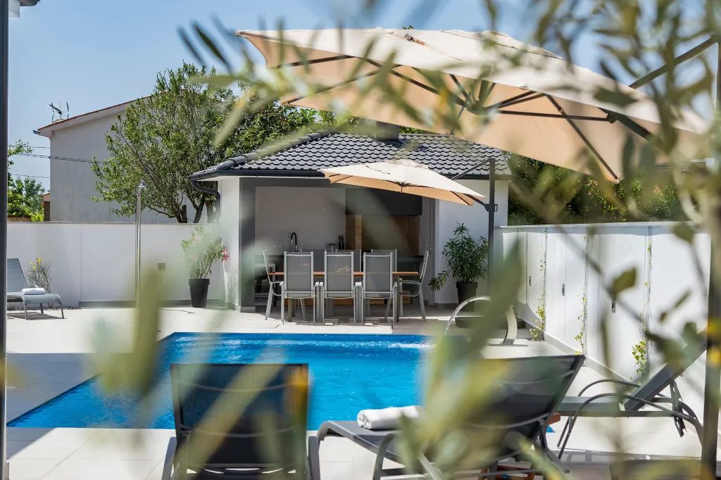 Contemporary Villa with Heated Pool in Pula