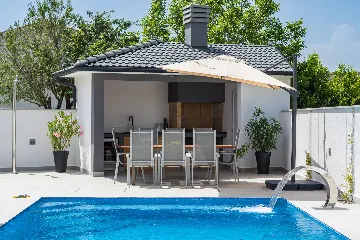 Contemporary Villa with Heated Pool in Pula