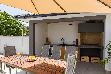 Contemporary Villa with Heated Pool in Pula